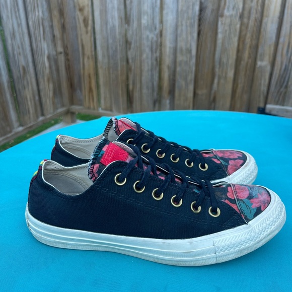 Converse Black with Red Flowers Women’s Low Top Sneakers size 8. - Picture 2 of 9